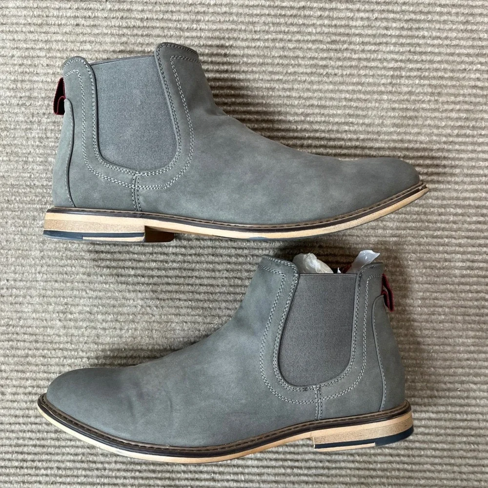 Madden M-GREGRY Mens Grey Chelsea Boots Size 10 Matte Ankle Boot Red Pull Tab